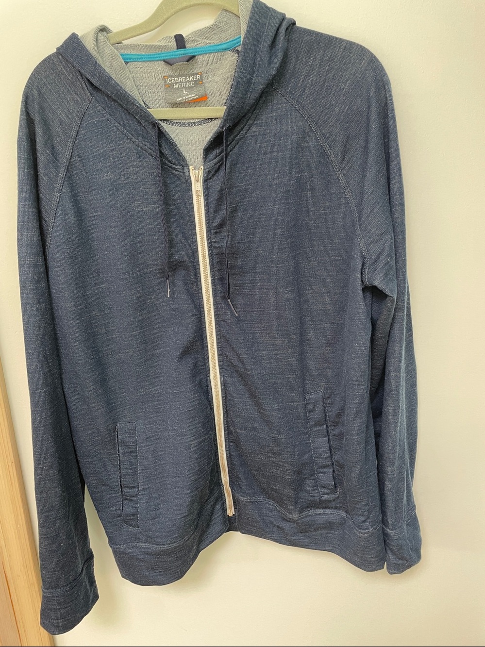 Icebreaker Merino Mens large Hoodie blue